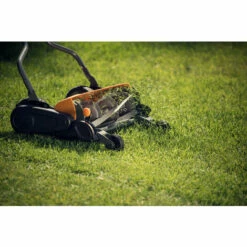 Fiskars Tondeuse à Gazon Manuelle, Tondeuse à Cylindre Avec Système De Coupe Sans Frottement Des Lames, Largeur De Coupe: 46 Cm, Noir/Orange/Argenté, StaySharp Max, 1000591 -France Tondeuse Soldes Boutique 10641592 3