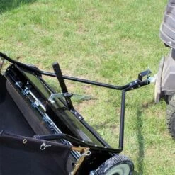 WILTEC Balai Ramasseur Balayeuse Tondeuse Autoportée Largeur De 95 Cm Et Roues En Caoutchouc 254x44,5mm 10 WILTEC Balai Ramasseur Balayeuse Tondeuse Autoportée Largeur De 95 Cm Et Roues En Caoutchouc 254x44,5mm -France Tondeuse Soldes Boutique 4254666 4